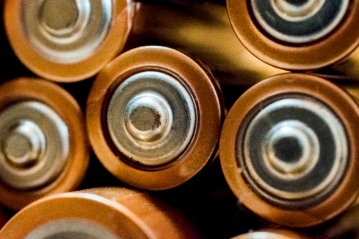 Solid State Battery Stocks : A stable, long life solid-state lithium battery